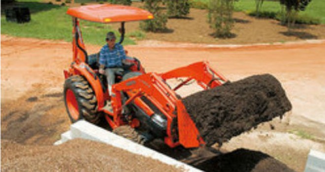 CroppedImage660350-Kubota-L3940-2015.jpg