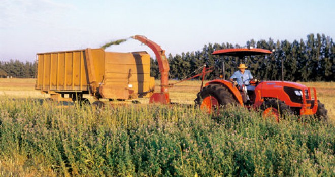 CroppedImage660350-Kubota-M6040-2015.jpg